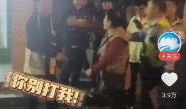 大妈吃瓜群众视频播放,揭秘热门视频背后的热议焦点