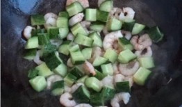 小瓜和虾可以吃在一起吗