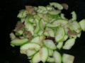瓠瓜炒肉怎么吃,家常美味，简单易学的烹饪之道