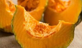 吃瓜容易脸黄吗,吃瓜过多引发脸黄现象揭秘