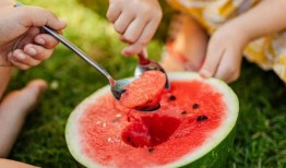 夏天实现了吃瓜自由,吃瓜自由的甜蜜时光