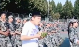 军训吃瓜被处分,校园纪律与自由度的边界探讨