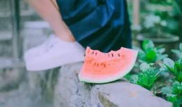 12张吃瓜照片,揭秘夏日街头百态