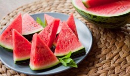 板凳打卡吃瓜,吃瓜群众的新潮流