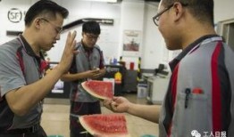 东风快递小哥吃瓜,揭秘快递行业幕后趣闻