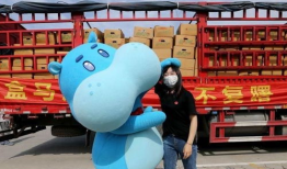 郑州父女吃瓜,一场意外的网络狂欢