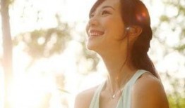 吃瓜碟子气质美女,气质美女的时尚演绎