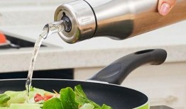 吃脆瓜抖音,脆瓜美食，一口咬下，满口生津！