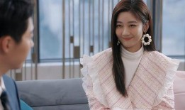 吃瓜让女友陪老总,吃瓜女友意外成为老总青睐的神秘助力