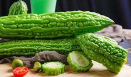 立秋儿童吃瓜,儿童欢享甜蜜瓜果盛宴