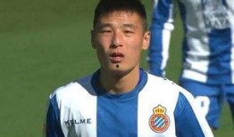 西班牙人吃瓜,瓜果飘香，尽享清凉时光