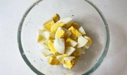 茄瓜蒸鸡蛋几分钟可以吃,美味速成，5分钟轻松上桌