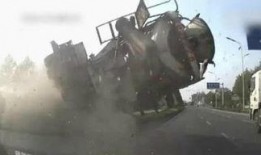 警匪搏斗吃瓜视频