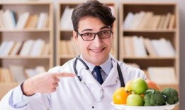 医生讲吃瓜,吃瓜有益，但需适量